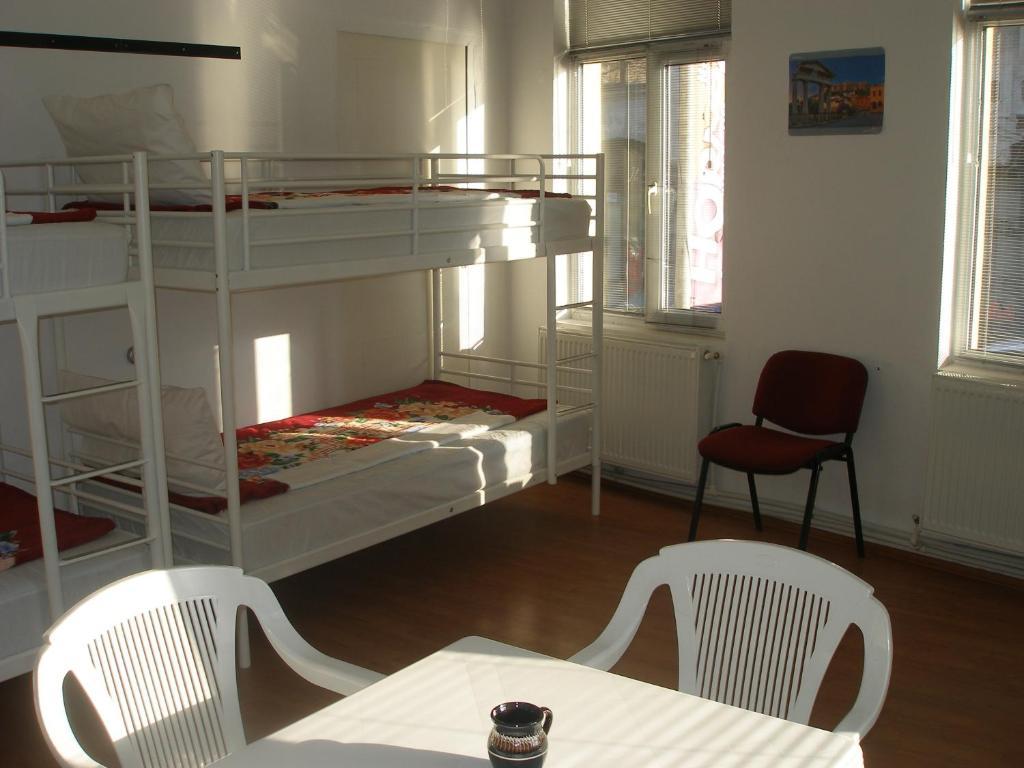 Kretan Hostel Bucharest Room photo